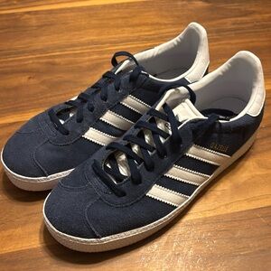 Adidas gazelle size 5.5 ￼